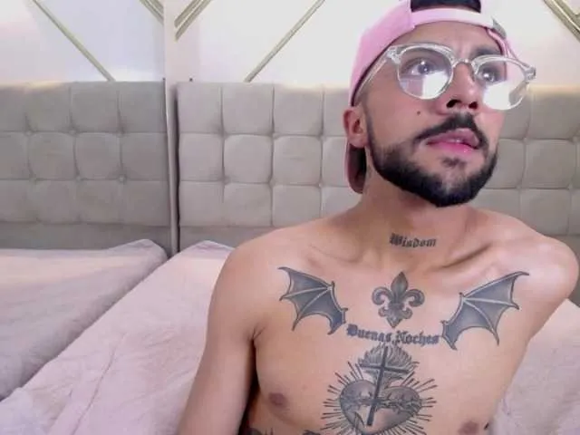 Live sex webcam photo for bomber-boy #278032922