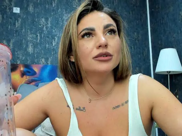 Live sex webcam photo for booty-queen #276759244