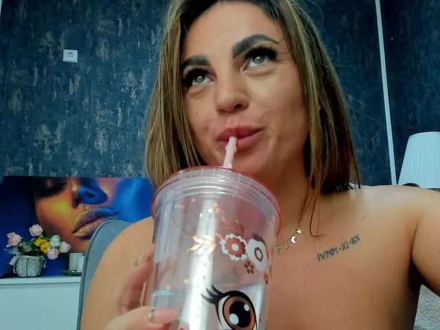 Live sex webcam photo for booty-queen #276782539