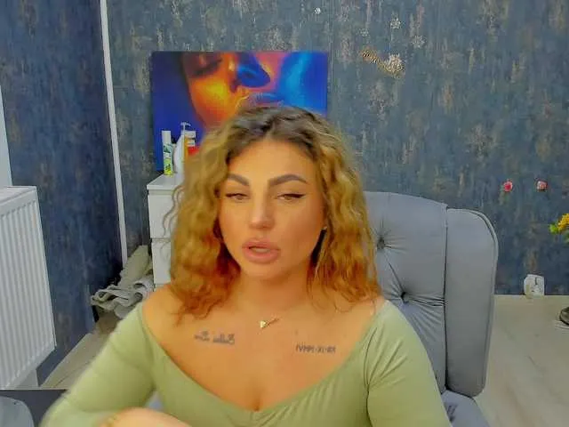 Live sex webcam photo for booty-queen #277130059