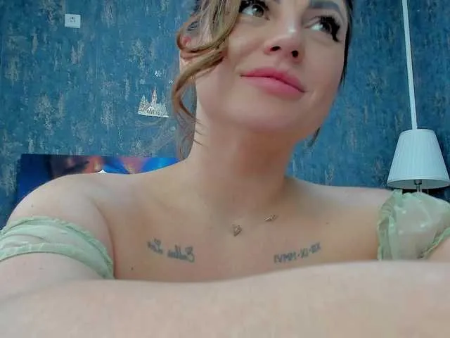 Live sex webcam photo for booty-queen #277152744