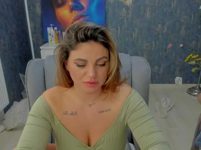 Live sex webcam photo for booty-queen #277193822