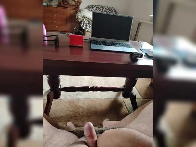 Live sex webcam photo for boy123023 #290046296