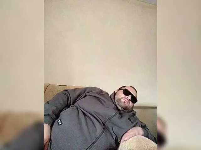 Live sex webcam photo for boy123023 #292041440