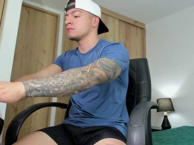 Live sex webcam photo for boyc02 #277718291