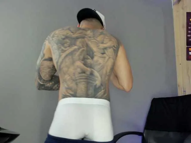 Live sex webcam photo for boyc02 #277978748