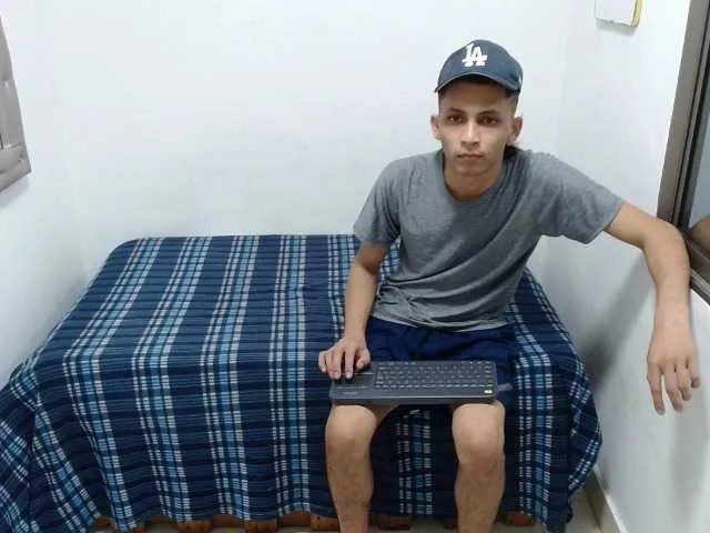 Live sex webcam photo for boyscockbig #277336202