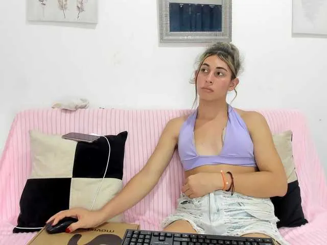 Live sex webcam photo for brenda-sofia #277477693