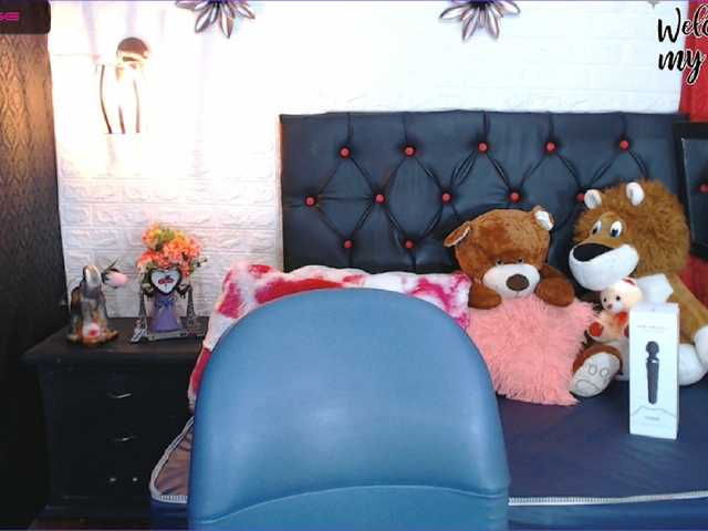 Live sex webcam photo for briana-kisses #272847324