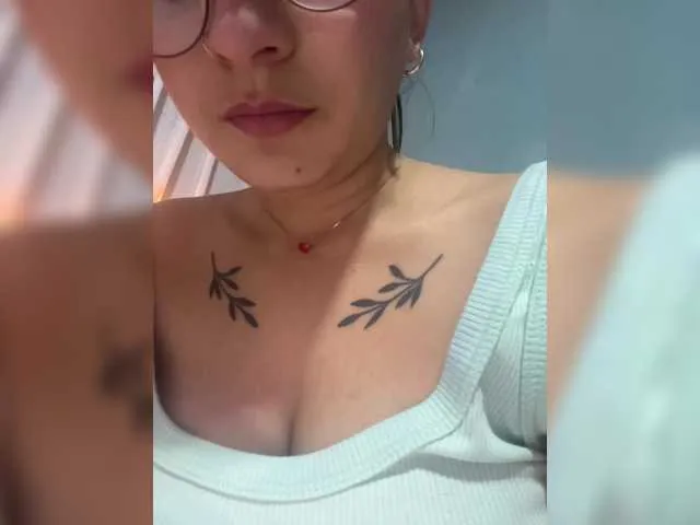 Live sex webcam photo for britt-grey #290325617