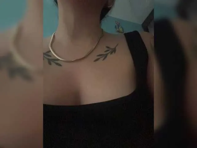Live sex webcam photo for britt-grey #290733094