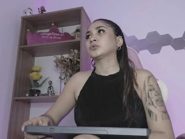 Live sex webcam photo for britt-grey #291170484