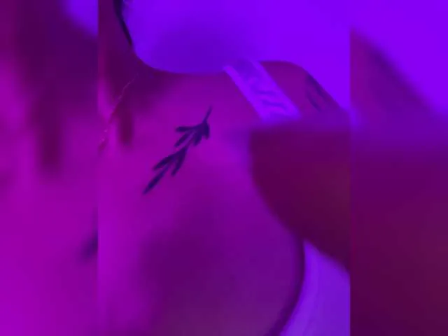 Live sex webcam photo for britt-grey #291772084
