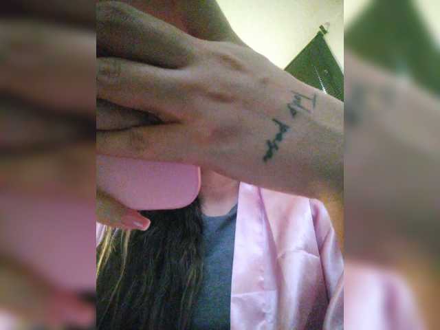 Live sex webcam photo for britt-grey #292213581