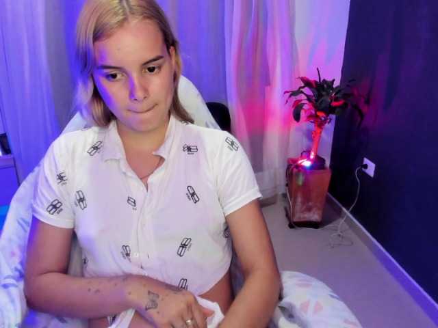 Live sex webcam photo for brittany--queen #277825232