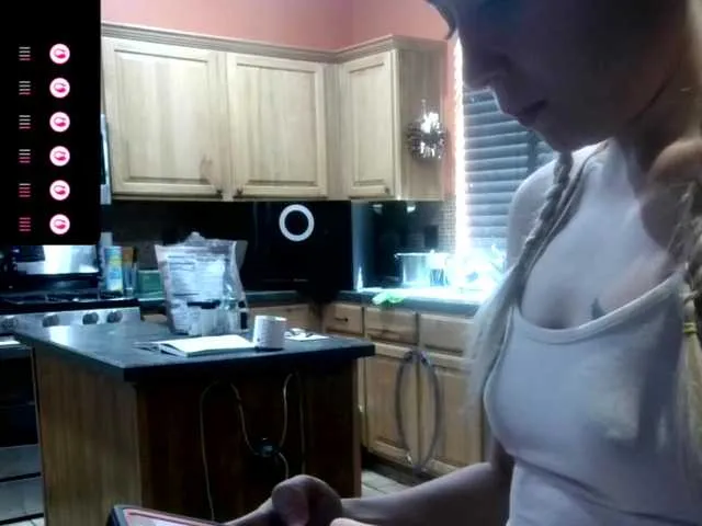 Live sex webcam photo for bubblybubbles #275924596