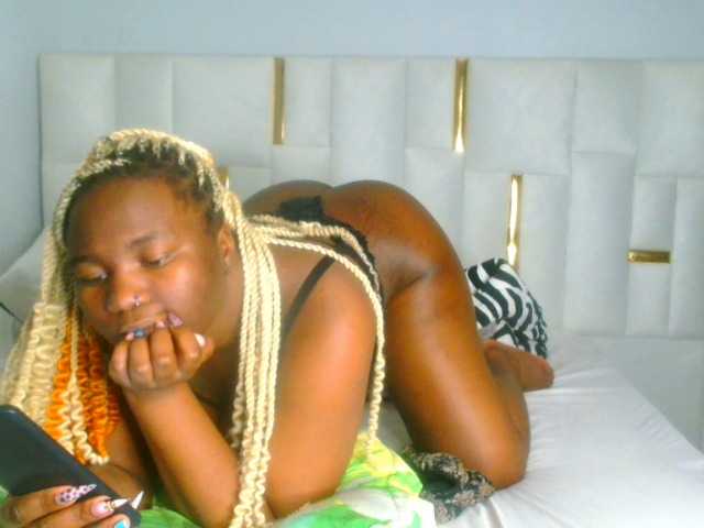 Live sex webcam photo for bustymelons69 #291862965