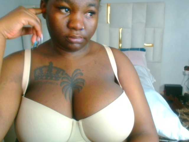 Live sex webcam photo for bustymelons69 #292011437