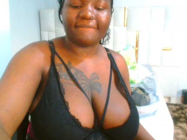 Live sex webcam photo for bustymelons69 #292095250