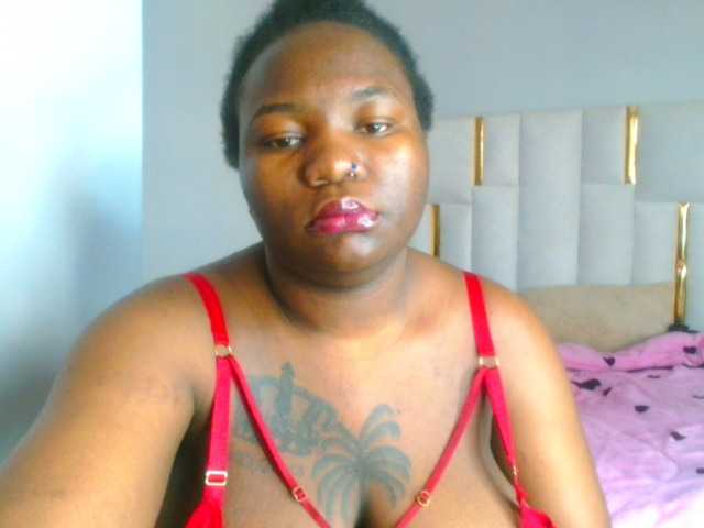 Live sex webcam photo for bustymelons69 #292175656