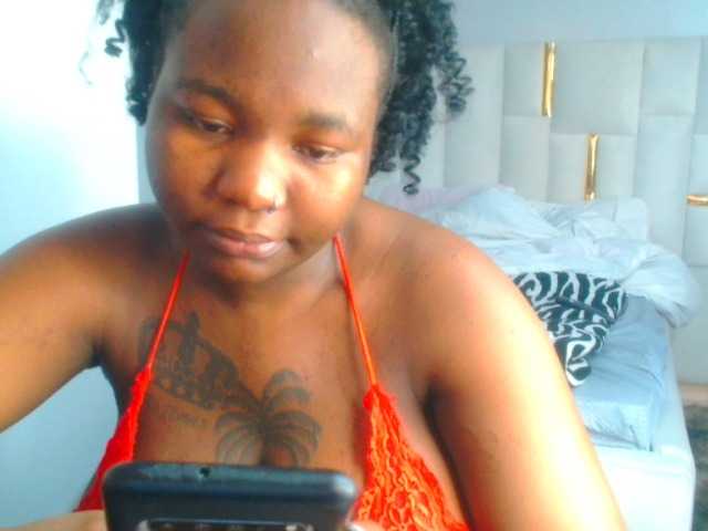 Live sex webcam photo for bustymelons69 #292354010