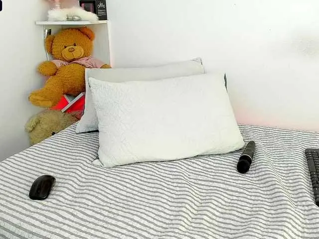 Live sex webcam photo for calena-evans #272628411