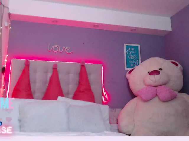 Live sex webcam photo for camihotlegs #272433859