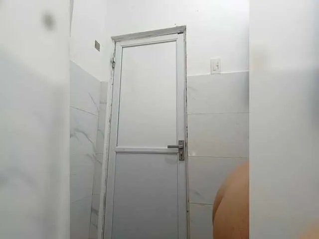 Live sex webcam photo for candicelovee #292393260