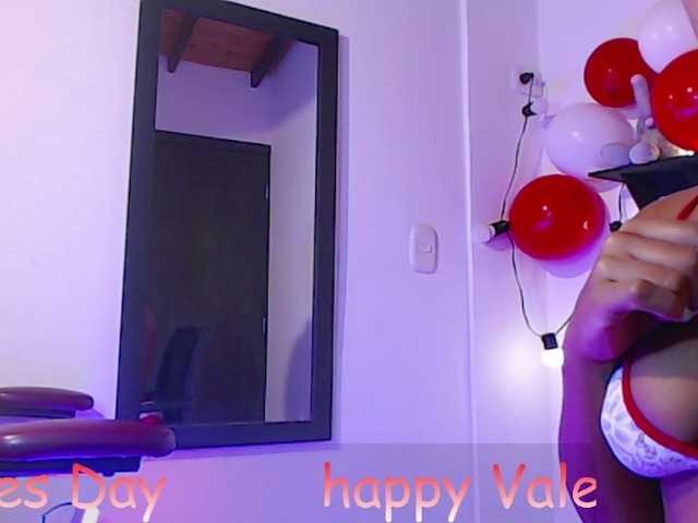 Live sex webcam photo for candy-naomi #272413577