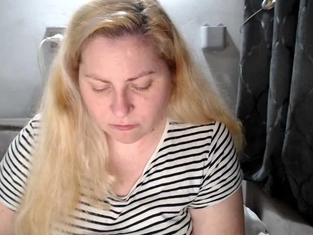 Live sex webcam photo for candycream74 #290287569