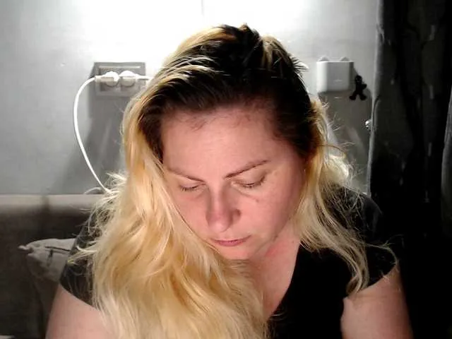 Live sex webcam photo for candycream74 #291385716