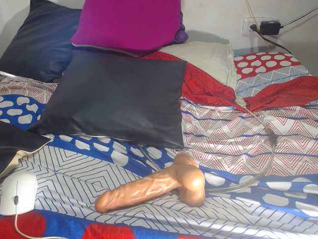 Live sex webcam photo for candysquirrttt #275577803