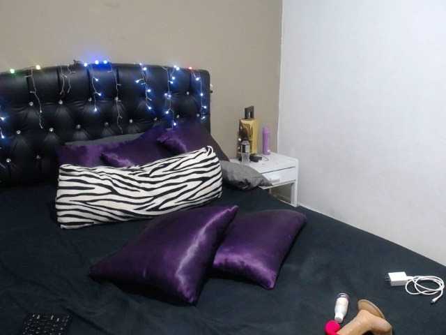 Live sex webcam photo for candystorm01 #274192997