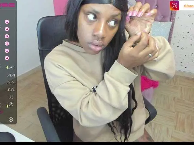 Live sex webcam photo for canelita-1 #275461227