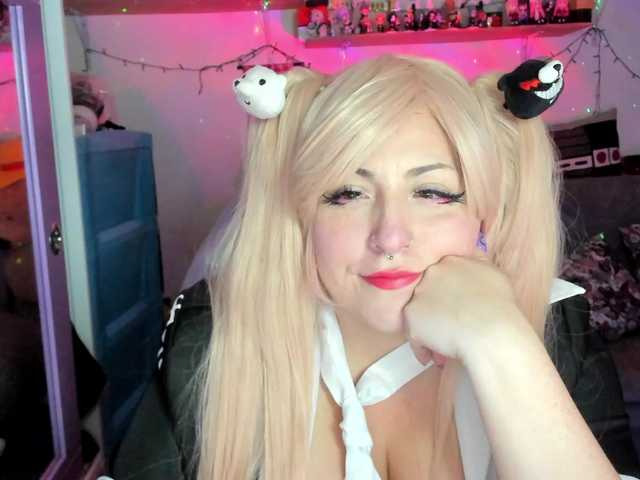 Live sex webcam photo for canndyy-new #275572344