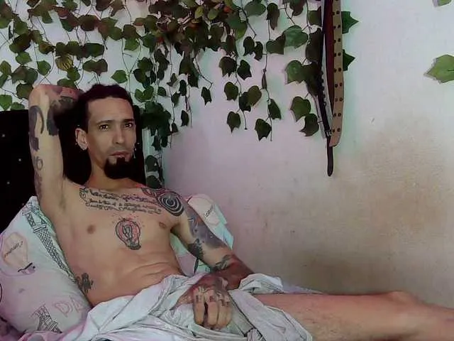 Live sex webcam photo for caribbeanlov4 #290853486