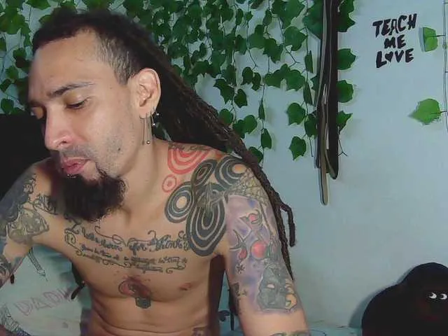 Live sex webcam photo for caribbeanlov4 #291104085