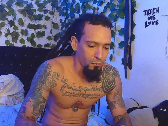 Live sex webcam photo for caribbeanlov4 #291568736