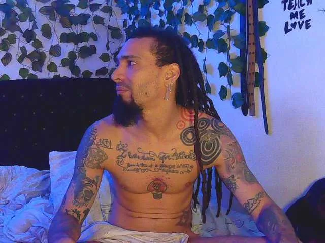 Live sex webcam photo for caribbeanlov4 #291614998