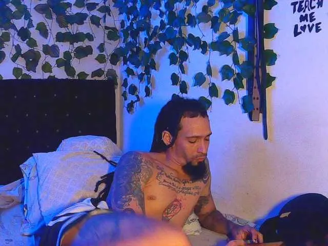 Live sex webcam photo for caribbeanlov4 #291651497