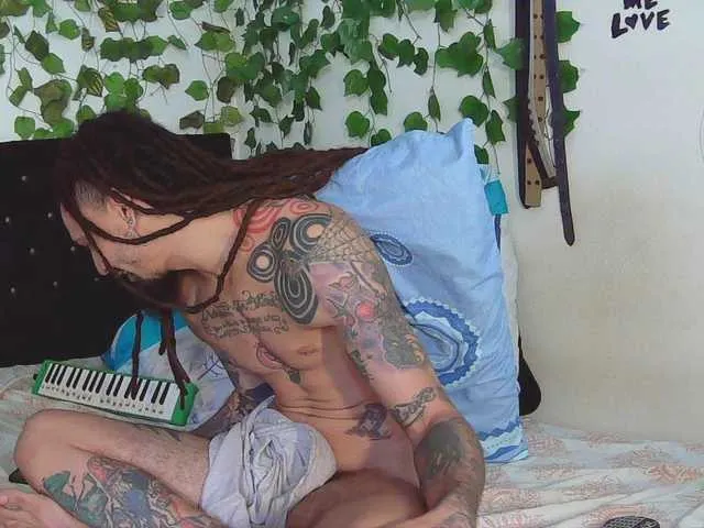 Live sex webcam photo for caribbeanlov4 #291740737