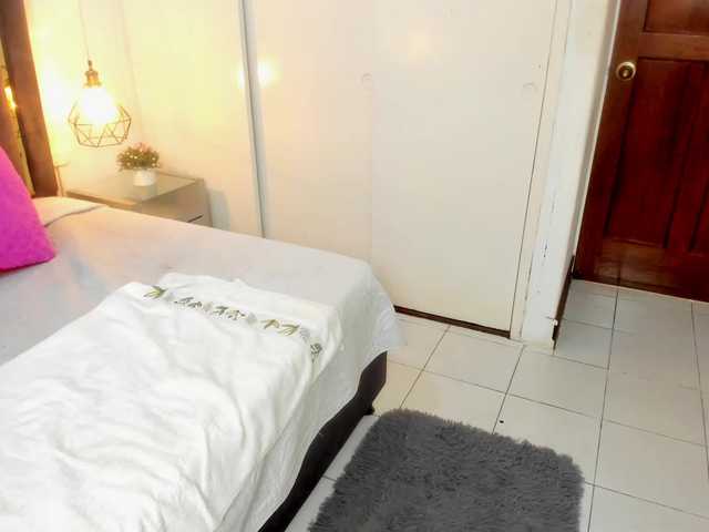 Live sex webcam photo for carolaine94 #278095772