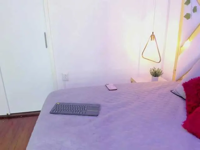 Live sex webcam photo for carolaine94 #288228726