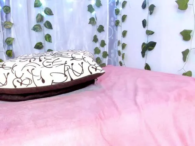 Live sex webcam photo for carolaine94 #290879406