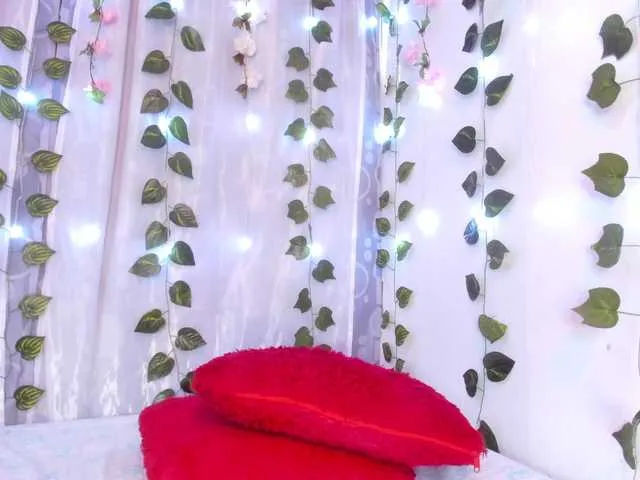 Live sex webcam photo for carolaine94 #290959672