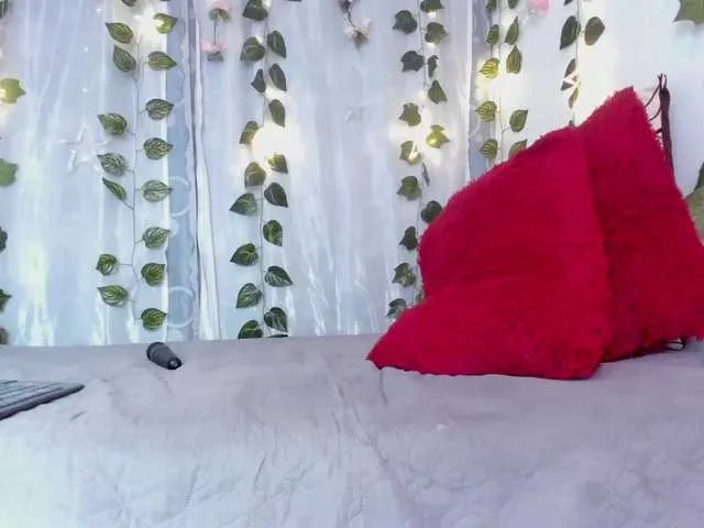 Live sex webcam photo for carolaine94 #291598701