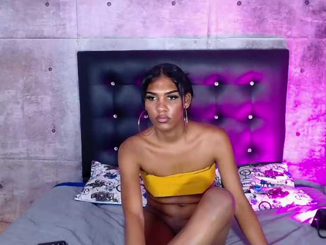 Live sex webcam photo for carolinalopez20 #275565870