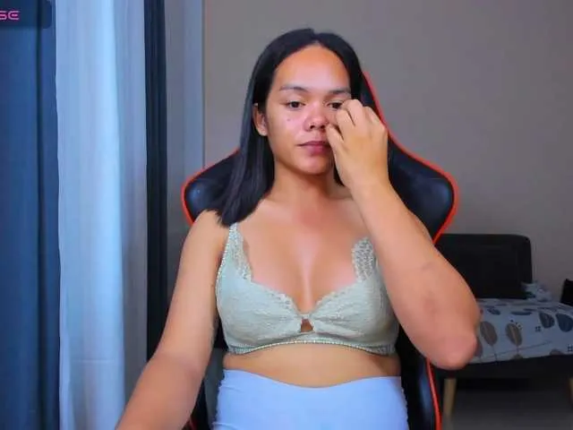 Live sex webcam photo for caroline-east #292269731