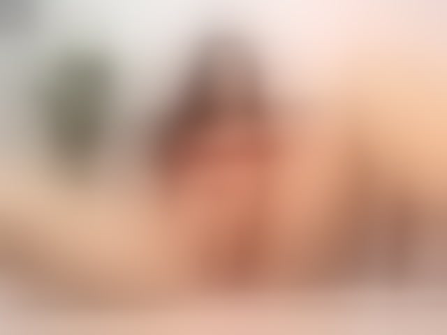 Live sex webcam photo for carolynee1 #293885715