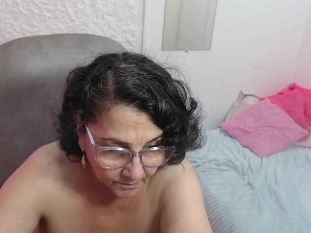 Live sex webcam photo for cataleya-mom #275446579